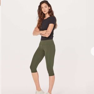 WunderUnder Hi rise 1/2 Tight Full-On Luxtreme 17"